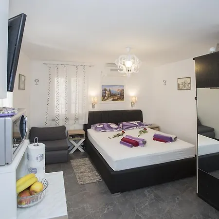 Aleto Guest house
